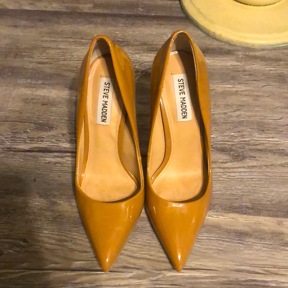 Steve Madden Pointy-Toed pumps